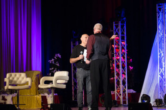 30. Starpyramide Backstage