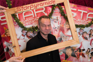30. Starpyramide Backstage