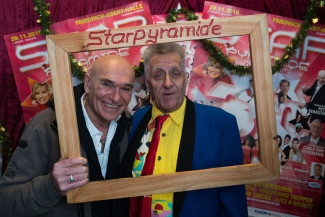 30. Starpyramide Backstage