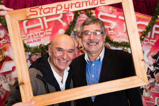 30. Starpyramide Backstage