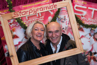 30. Starpyramide Backstage