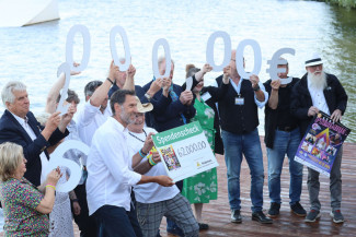 Scheckübergabe 2023