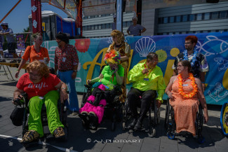 Rollstuhl-Inklusionstruck beim Schlagermove 2023