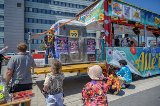 Rollstuhl-Inklusionstruck beim Schlagermove 2023