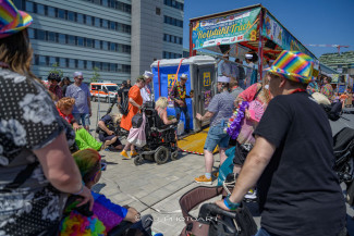 Rollstuhl-Inklusionstruck beim Schlagermove 2023