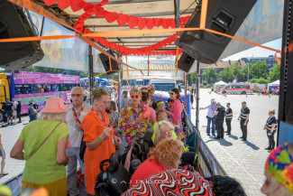 Rollstuhl-Inklusionstruck beim Schlagermove 2023