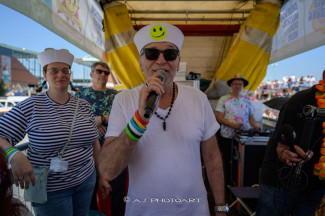 Rollstuhl-Inklusionstruck beim Schlagermove 2023