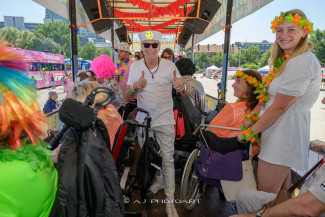 Rollstuhl-Inklusionstruck beim Schlagermove 2023