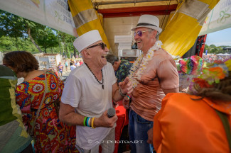 Rollstuhl-Inklusionstruck beim Schlagermove 2023