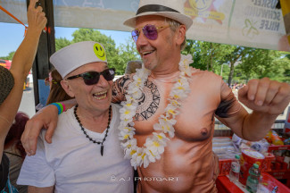 Rollstuhl-Inklusionstruck beim Schlagermove 2023