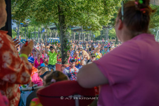 Rollstuhl-Inklusionstruck beim Schlagermove 2023