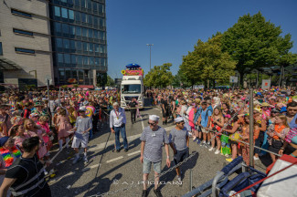 Rollstuhl-Inklusionstruck beim Schlagermove 2023