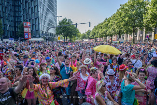 Rollstuhl-Inklusionstruck beim Schlagermove 2023