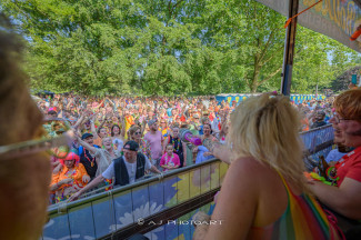 Rollstuhl-Inklusionstruck beim Schlagermove 2023