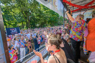 Rollstuhl-Inklusionstruck beim Schlagermove 2023