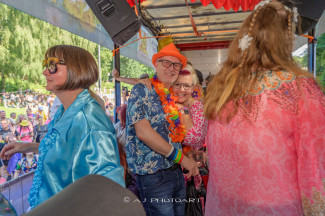 Rollstuhl-Inklusionstruck beim Schlagermove 2023