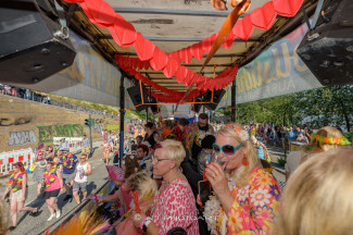 Rollstuhl-Inklusionstruck beim Schlagermove 2023