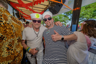 Rollstuhl-Inklusionstruck beim Schlagermove 2023