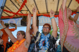 Rollstuhl-Inklusionstruck beim Schlagermove 2023