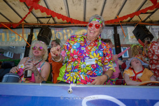 Rollstuhl-Inklusionstruck beim Schlagermove 2023