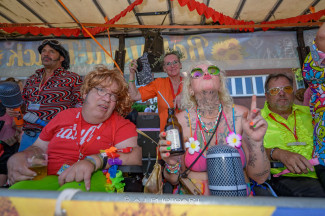 Rollstuhl-Inklusionstruck beim Schlagermove 2023