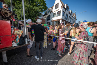 Rollstuhl-Inklusionstruck beim Schlagermove 2023