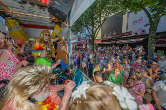 Rollstuhl-Inklusionstruck beim Schlagermove 2023