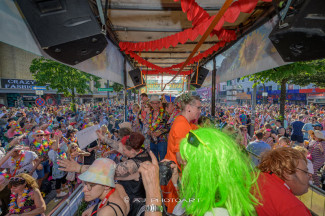 Rollstuhl-Inklusionstruck beim Schlagermove 2023