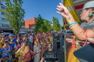 Rollstuhl-Inklusionstruck beim Schlagermove 2023