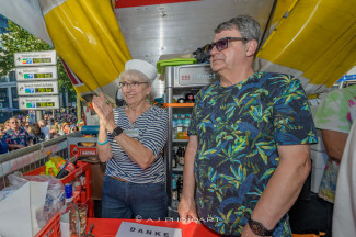 Rollstuhl-Inklusionstruck beim Schlagermove 2023