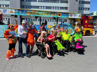 Rollstuhl-Inklusionstruck beim Schlagermove 2023