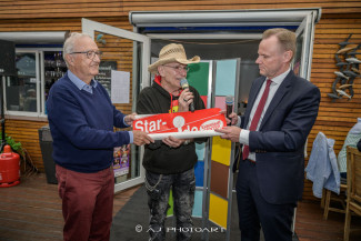 Scheckübergabe im Restaurant Eisvogel am See - Erlös der 37ten Starpyramide