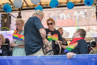 Hamburg Pride 2024 - Rollstuhlfahrer-Inklusionstruck