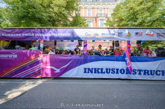 Hamburg Pride 2024 - Rollstuhlfahrer-Inklusionstruck