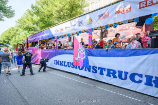 Hamburg Pride 2024 - Rollstuhlfahrer-Inklusionstruck