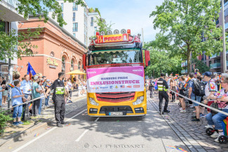 Hamburg Pride 2024 - Rollstuhlfahrer-Inklusionstruck