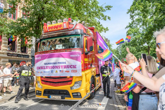 Hamburg Pride 2024 - Rollstuhlfahrer-Inklusionstruck