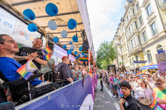 Hamburg Pride 2024 - Rollstuhlfahrer-Inklusionstruck