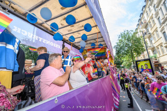 Hamburg Pride 2024 - Rollstuhlfahrer-Inklusionstruck