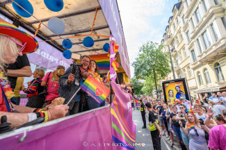 Hamburg Pride 2024 - Rollstuhlfahrer-Inklusionstruck