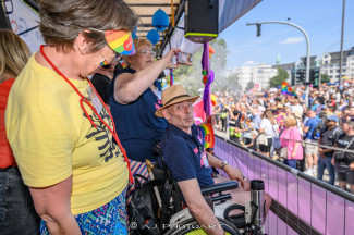Hamburg Pride 2024 - Rollstuhlfahrer-Inklusionstruck