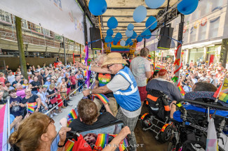 Hamburg Pride 2024 - Rollstuhlfahrer-Inklusionstruck
