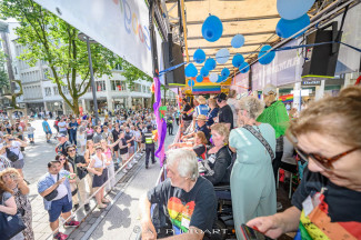 Hamburg Pride 2024 - Rollstuhlfahrer-Inklusionstruck