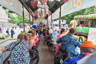 Schlagermove 2025 - Rollstuhlfahrer-Inklusionstruck